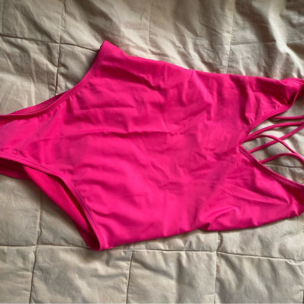 Red bathing suit - Picture 2 of 4